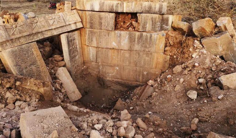 Telangana Forum protests demolition of 800-year-old Kakatiya temple